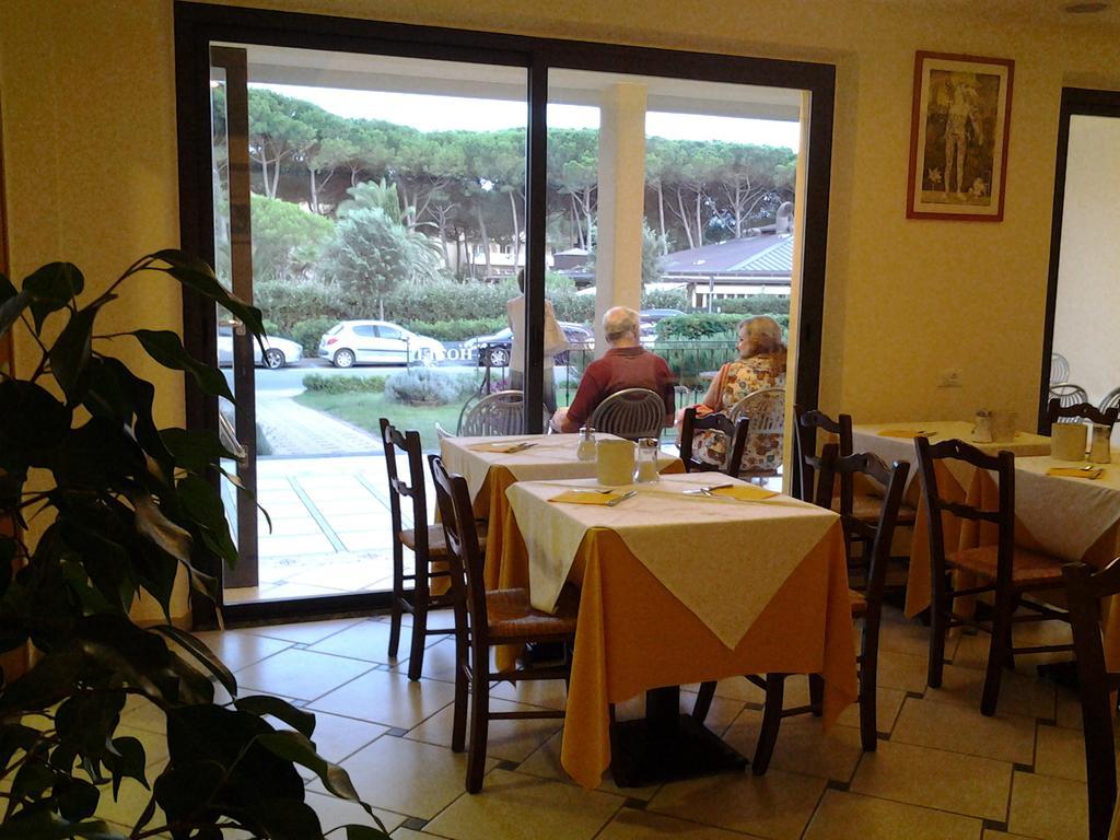 Affittacamere Floramare Marina Di Bibbona Exteriér fotografie